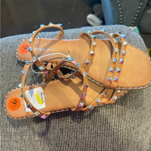 Sandals - Picture 2 of 2